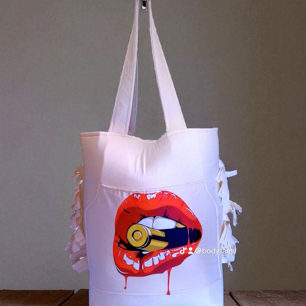 Trendy White Tote Bag with Artistic Lip Design - Picture 5 of 5